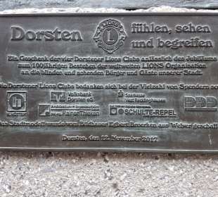 Blindenstadtmodell vor der St.Agatha Kirche 