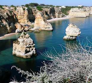 Blick von der Klippe auf den Strand
