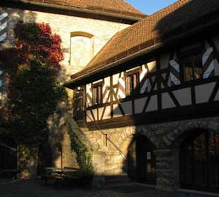 Gut erhaltene Fassade - Blick in den Innenhof