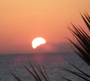 Sonne versinkt im Meer