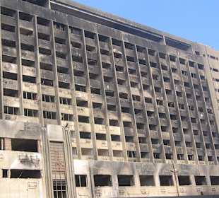 Vom Garteneingang links zu sehen