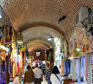 Izmir: Basar in der alten Karawanserei