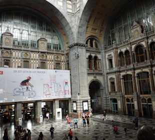 Imposante Bahnhofshalle