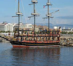 Kleiner Hafen beim Hotel