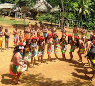 Tanzvorführung im Dorf der 'Embera-Indianer'