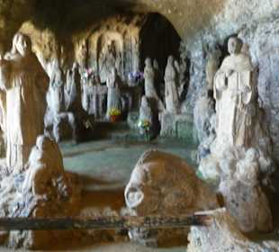 Piedigrotta die kleine Felsenkirche.