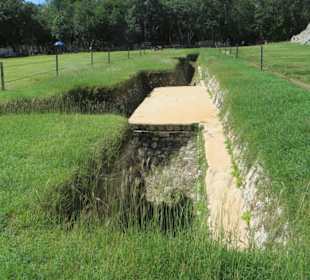 Spaziergang auf dem Ruinengelände