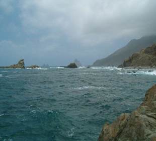 Raue Felsküste am Rande des Anaga-Gebirges