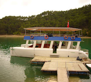 Katamaran auf einem Stausee