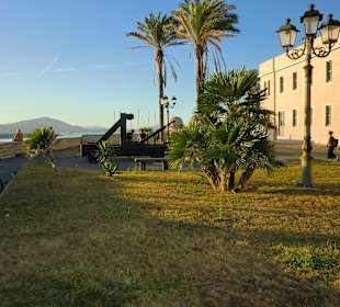 Oberhalb der Stadtmauer