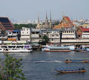 Widok z Wat Arun na Pałac Królewski