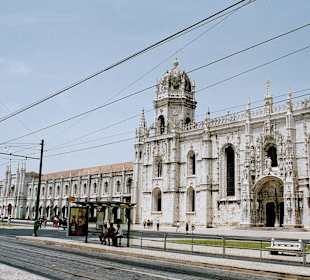 Von außen, Straßenbahnhaltestelle