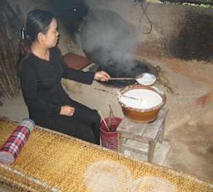 Hier wurde die Produktion von Reispapier gezeigt.