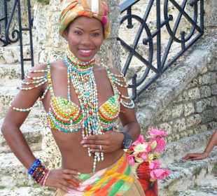 Seniorita uśmiechem nas wita