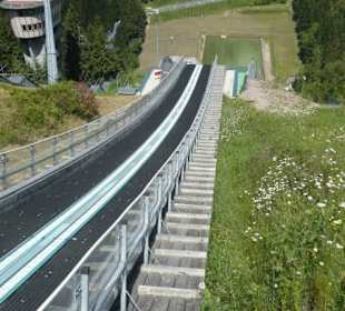 Bei den Skisprungschanzen im Kanzlersgrund