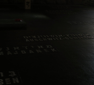 Gedenkhalle mit dem Synonym