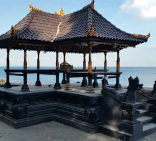 Batu Bolong Tempel