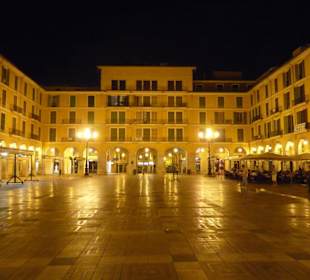 Placa Major bei Nacht