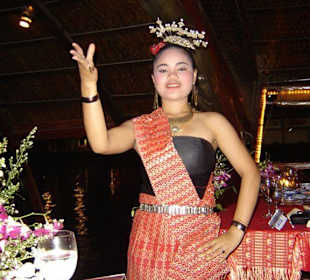 Eine der Tänzerin auf der Loy Nava