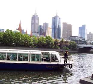 Unser Tourboot legt an