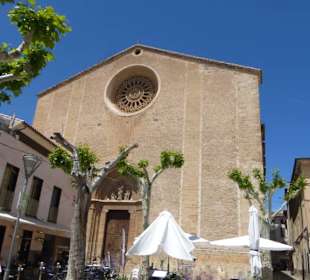 Blick von Plaça Major zu Santa Maria dels Àngels