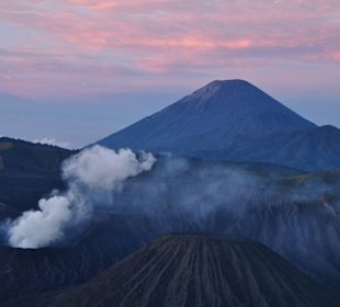 Mt. Bromo Vulkan am frühen Morgen