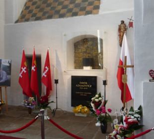 Marienkirche: Grab Paweł Adamowicz (ermordet 2019)