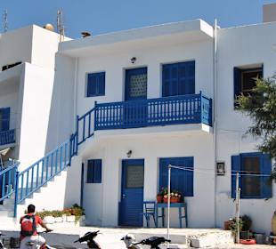 Die weissen Häuser mit Blau anstrich 