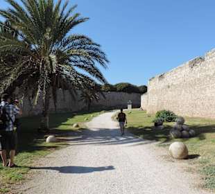 Rhodos - opevnění s příkopem