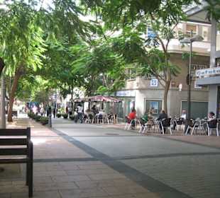 Santa Cruz - Fußgängerzone zu Mittagszeit