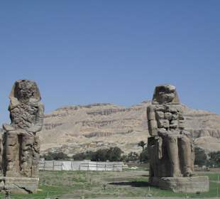 Gewaltige Statuen
