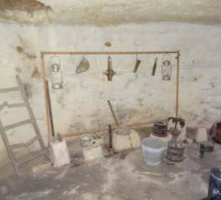 Am Eingang der  Katakomben