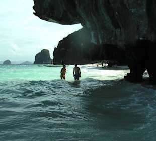 Blick auf den Fels der das Resort beim