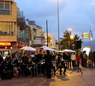 Straßenmusik auf der Promenade