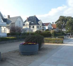 Spaziergang an der Strandpromenade