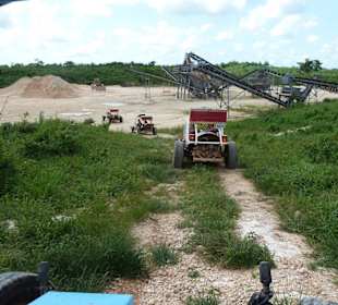 Fahrspaß in einem Steinbruch