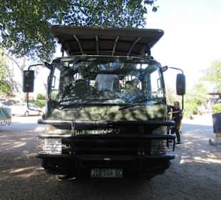 Umgebauter LKW für die Pirschfahrten