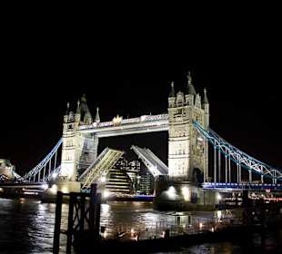 Tower Bridge Nocą