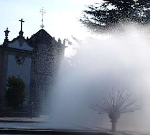 Nebelbrunnen, Platz hinter Kathedrale