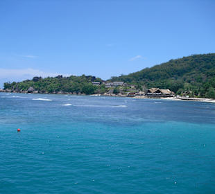 Insel la Digue von der Fähre aus