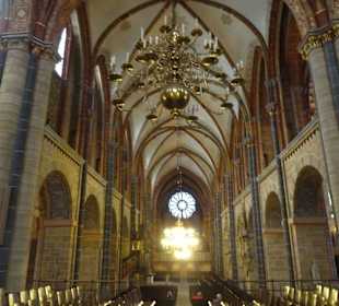 Blick durch die Kirch in Richtung Eingang