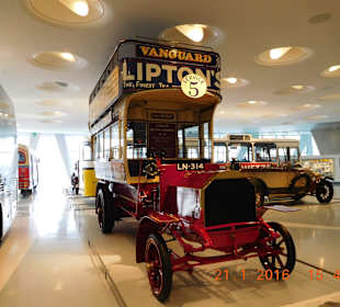 Музей Мерседес-Бенц