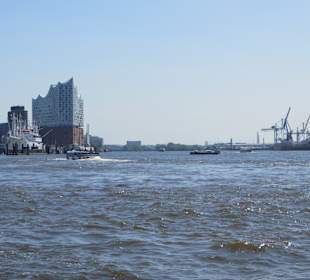 Hafenrundfahrt im Hamburger Hafen