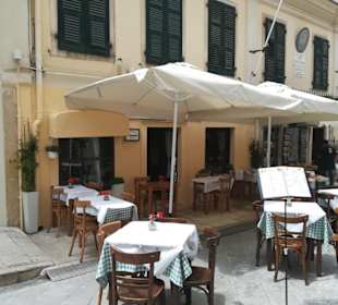 Kleine verwinkelte Tavernen