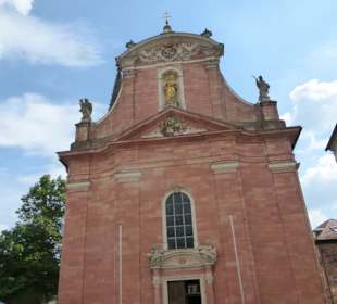 Außenansicht der Kirche „Zu Unserer Lieben Frau“