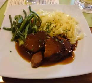 Schweinebraten mit Nudeln