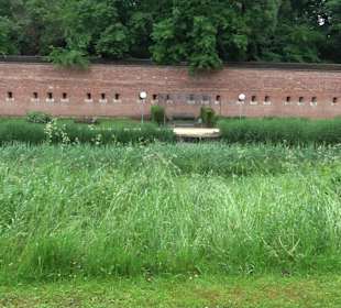 Escarpenmauer Glacis Park