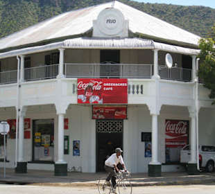 Geschäfts- und Wohnhaus