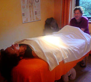 Nirup bei der Körperarbeit im INstitut