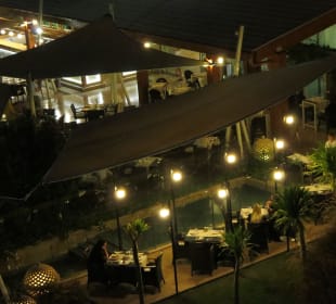 Hauptrestaurant 'by night' 